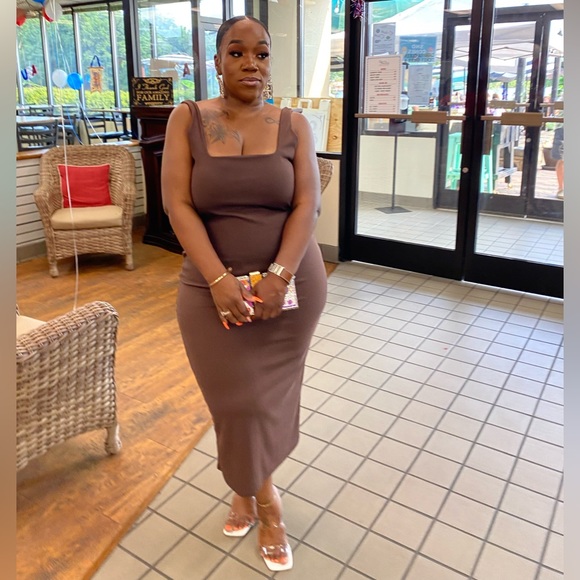 Brown ribbed midi length fitted dress - Picture 1 of 5